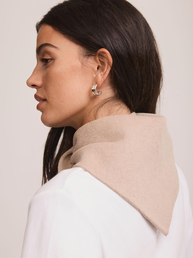 Mint Velvet Triangle Wool Neck Scarf - صورة 2 من 5 Mint Velvet Triangle Wool Neck Scarf - صورة 2 من 5