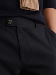 Mornarice - Reiss Dobi tkanina pamučne pikue Čino pantalone - Slika 4 od 7