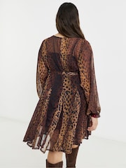 Simply Be Leopard Print Skater Dress With Godets - صورة 2 من 4