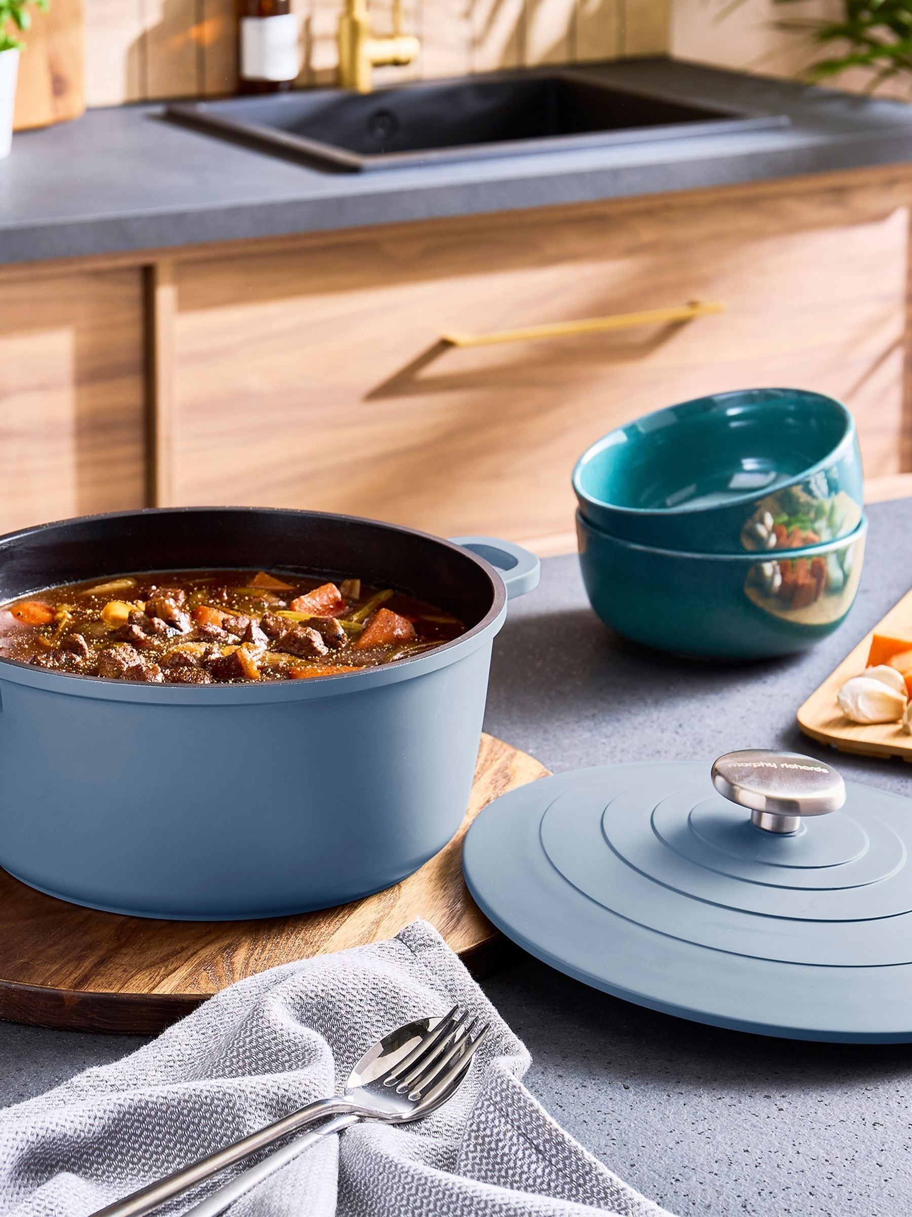 Morphy Richards 24cm Casserole Cast Aluminium Dish in Blue | Size: Large - Image 5