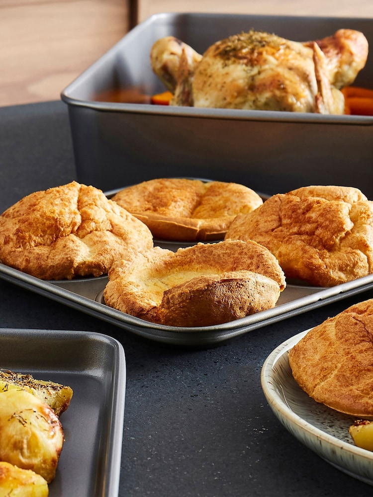 Morphy Richards Silver/Grey 4 Cup Yorkshire Pudding Tray Set - Image 2 of 6