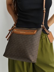 Michael Kors Brown/Acorn Jet Set Travel Large Crossbody Bag - Image 4 of 4