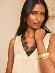 Creme und Schwarz - Love & Roses Satin Front Lace Trim V-Neck Vest - Bild 2 von 4