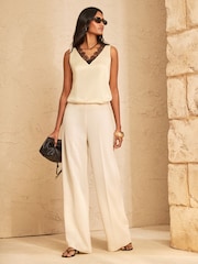 Creme und Schwarz - Love & Roses Satin Front Lace Trim V-Neck Vest - Bild 3 von 4