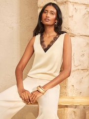 Creme und Schwarz - Love & Roses Satin Front Lace Trim V-Neck Vest - Bild 4 von 4