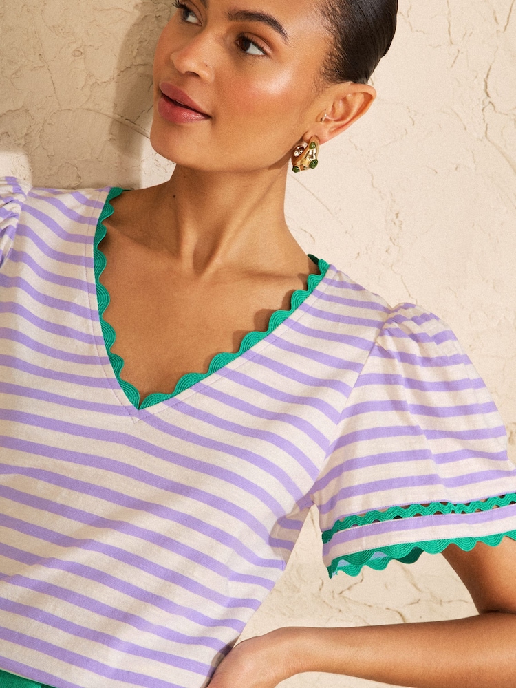 Flieder- und Elfenbeinstreifen - Love & Roses T-Shirt mit Muschelkanten - Bild 2 von 4