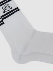 أبيض/أزرق داكن - Reiss Maurice Monogram Cotton-Blend Ribbed Socks - Image 2 of 3