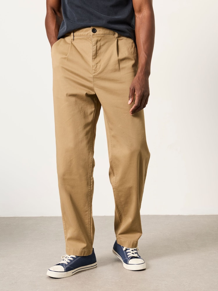 Akmens - FatFace Perth Pleat Front Chinos - Attēls 2 no 7 Akmens - FatFace Perth Pleat Front Chinos - Attēls 2 no 7