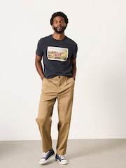 Akmens - FatFace Perth Pleat Front Chinos - Attēls 6 no 7