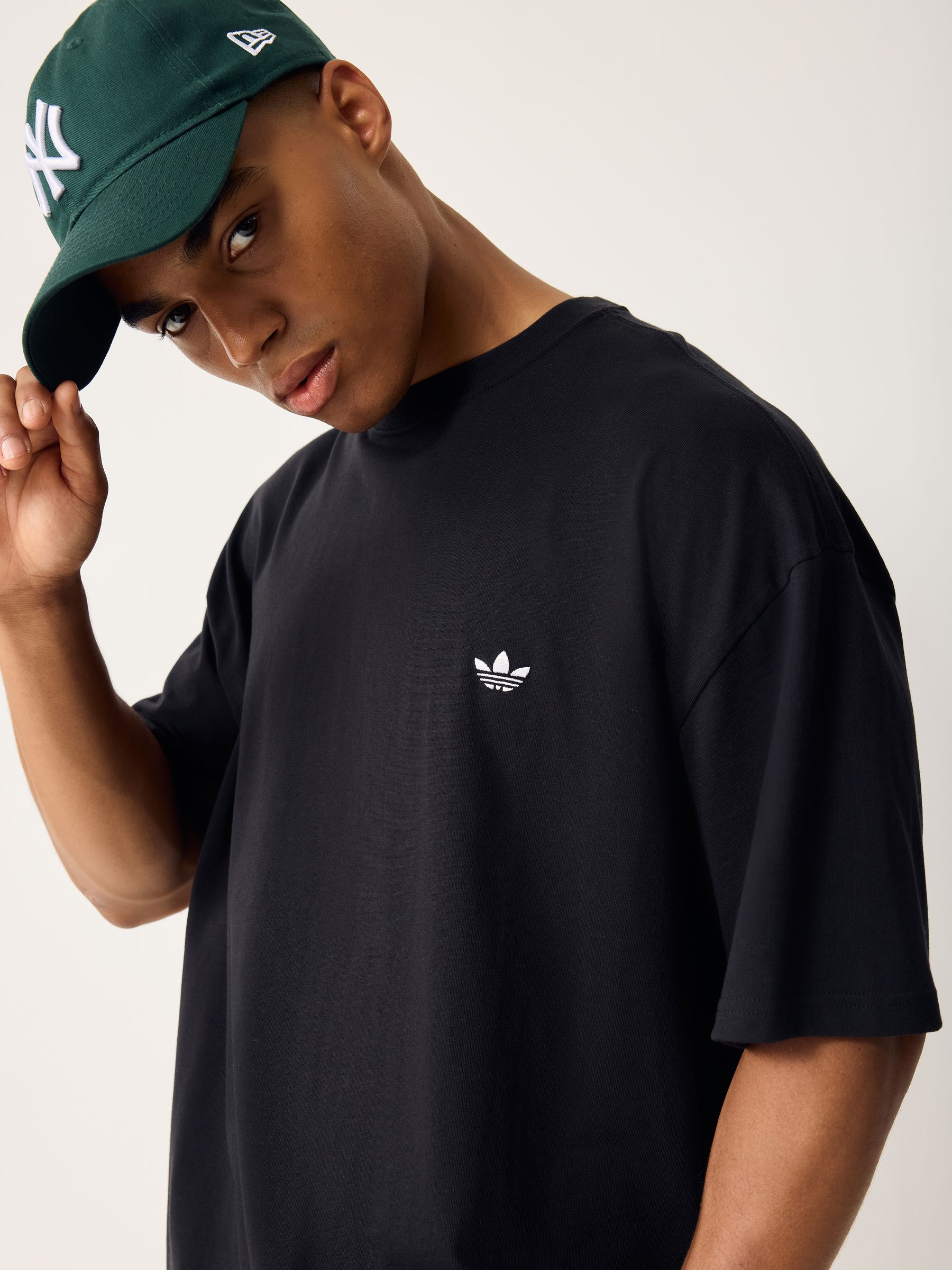 Comprar Chão preto - Camiseta adidas Originals Trefoil Essentials