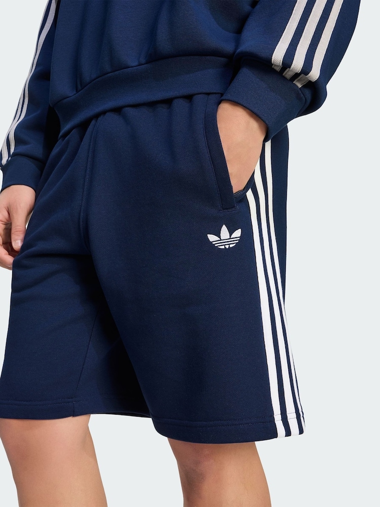 أزرق - شورت 3 خطوط من adidas Originals - صورة 1 من 5