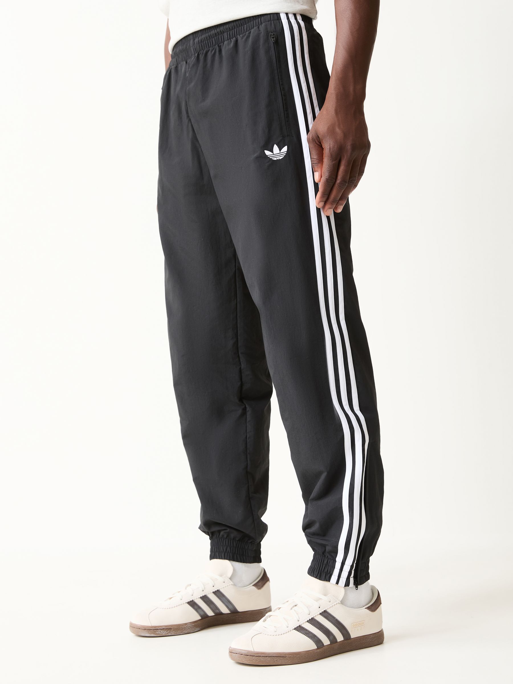 Comprar Preto - Calça de treino Adidas Original Firebird Woven