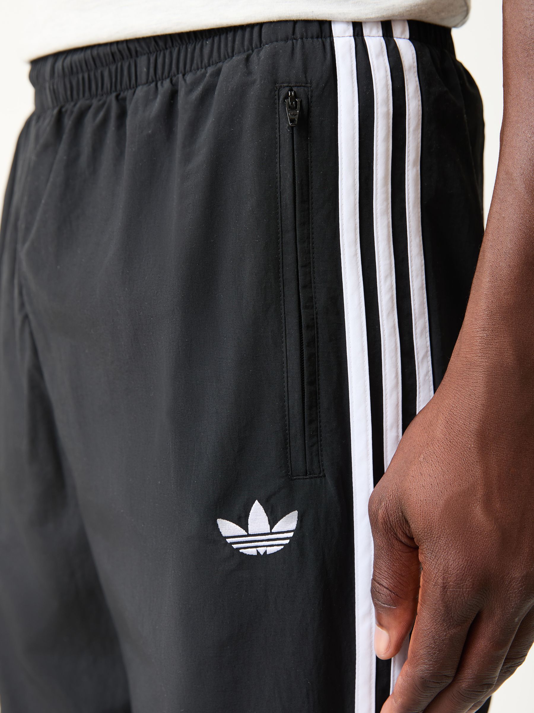 Comprar Preto - Calça de treino Adidas Original Firebird Woven
