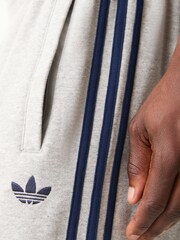 Gris - adidas Originals Adicolor 3 Stripes Cuffed Sweatpants - Imagen 4 de 5