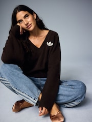 adidas Originals Brown Essential Knit V-Neck Jumper - Image 4 of 7