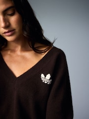 adidas Originals Brown Essential Knit V-Neck Jumper - Image 5 of 7