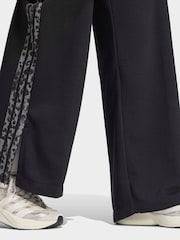 Schwarz/Animalprint - adidas 3-Stripes French Terry Joggers - Bild 5 von 6