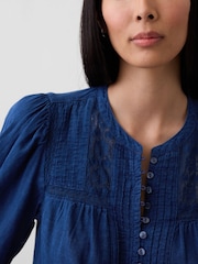 Blå - Gap-topp med blondekant og pintuck-motiv - Bilde 4 av 4