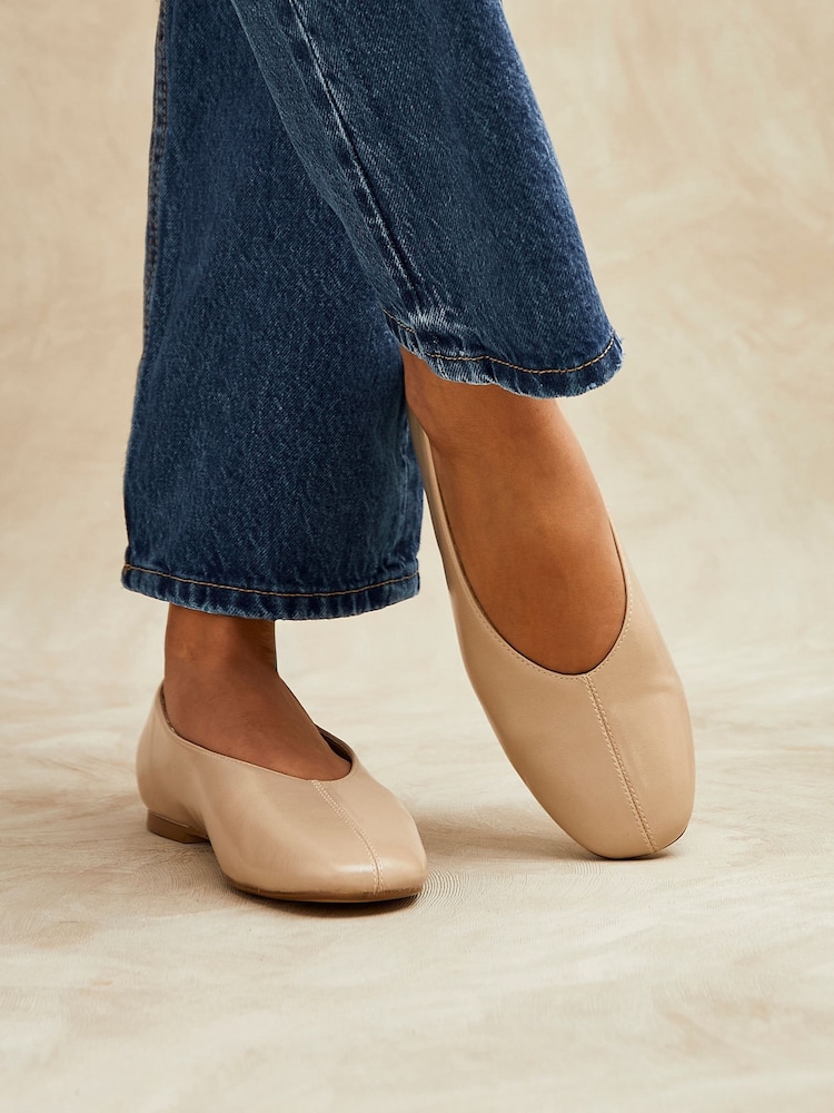 Linzi Nude Structure Square Toe Ballet Flats With Top Stitching - Image 1 of 6 Linzi Nude Structure Square Toe Ballet Flats With Top Stitching - Image 1 of 6