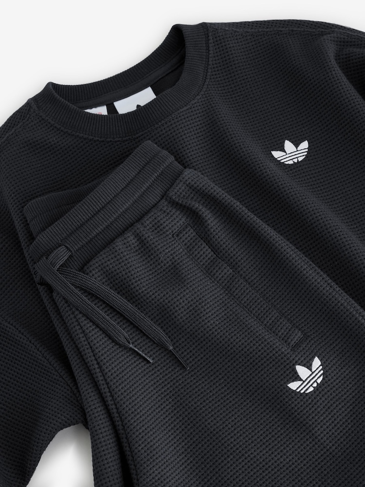 adidas Originals Black Waffle Joggers and Long Sleeve T-Shirt Set - Image 7 of 7 adidas Originals Black Waffle Joggers and Long Sleeve T-Shirt Set - Image 7 of 7