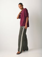 卡其綠色 - adidas Originals Tailored Trousers - 圖片 1，共 5