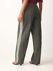 卡其綠色 - adidas Originals Tailored Trousers - 圖片 3，共 5