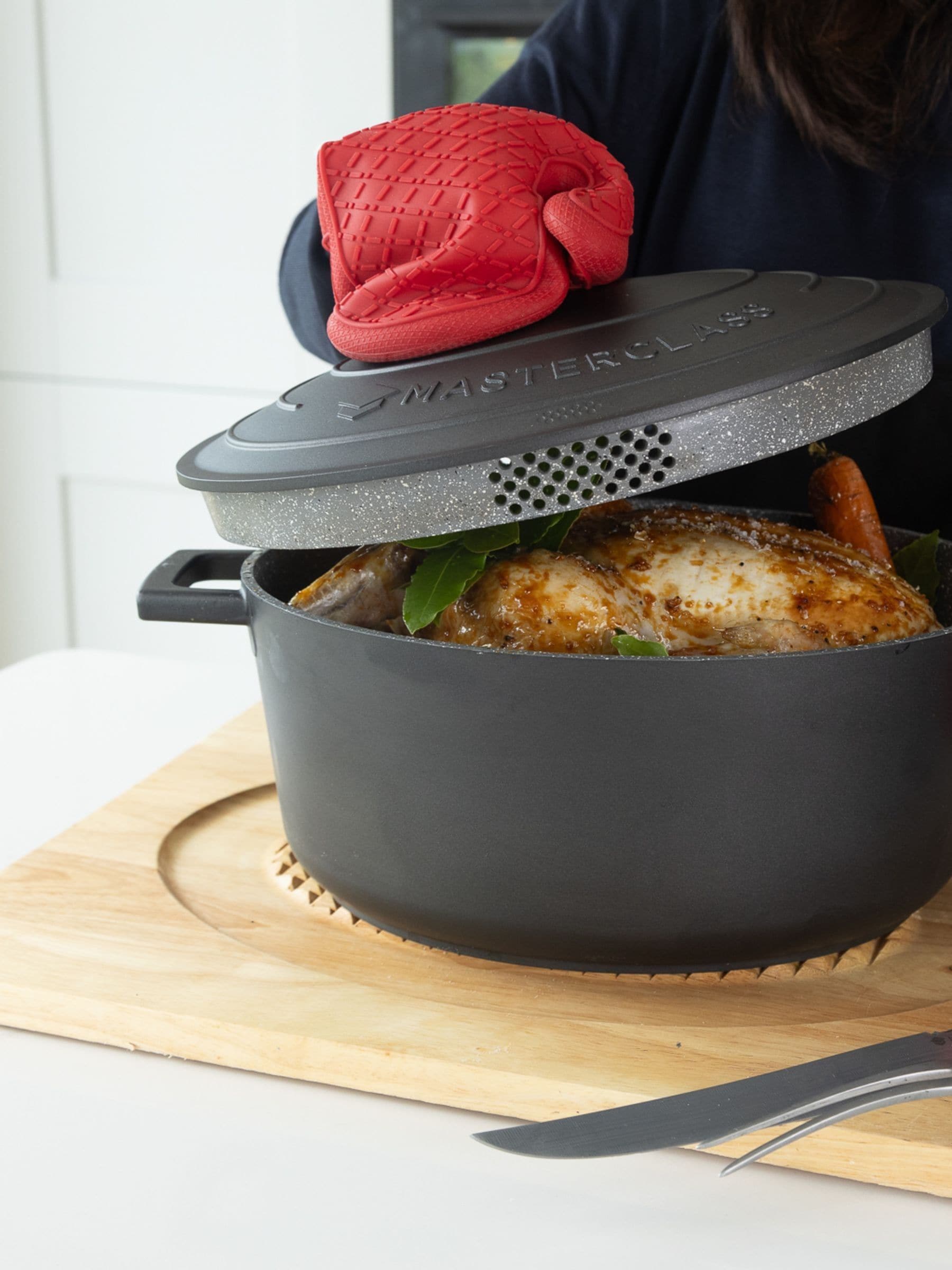 Masterclass Unisex Black Cast Aluminium Casserole Dish 6L