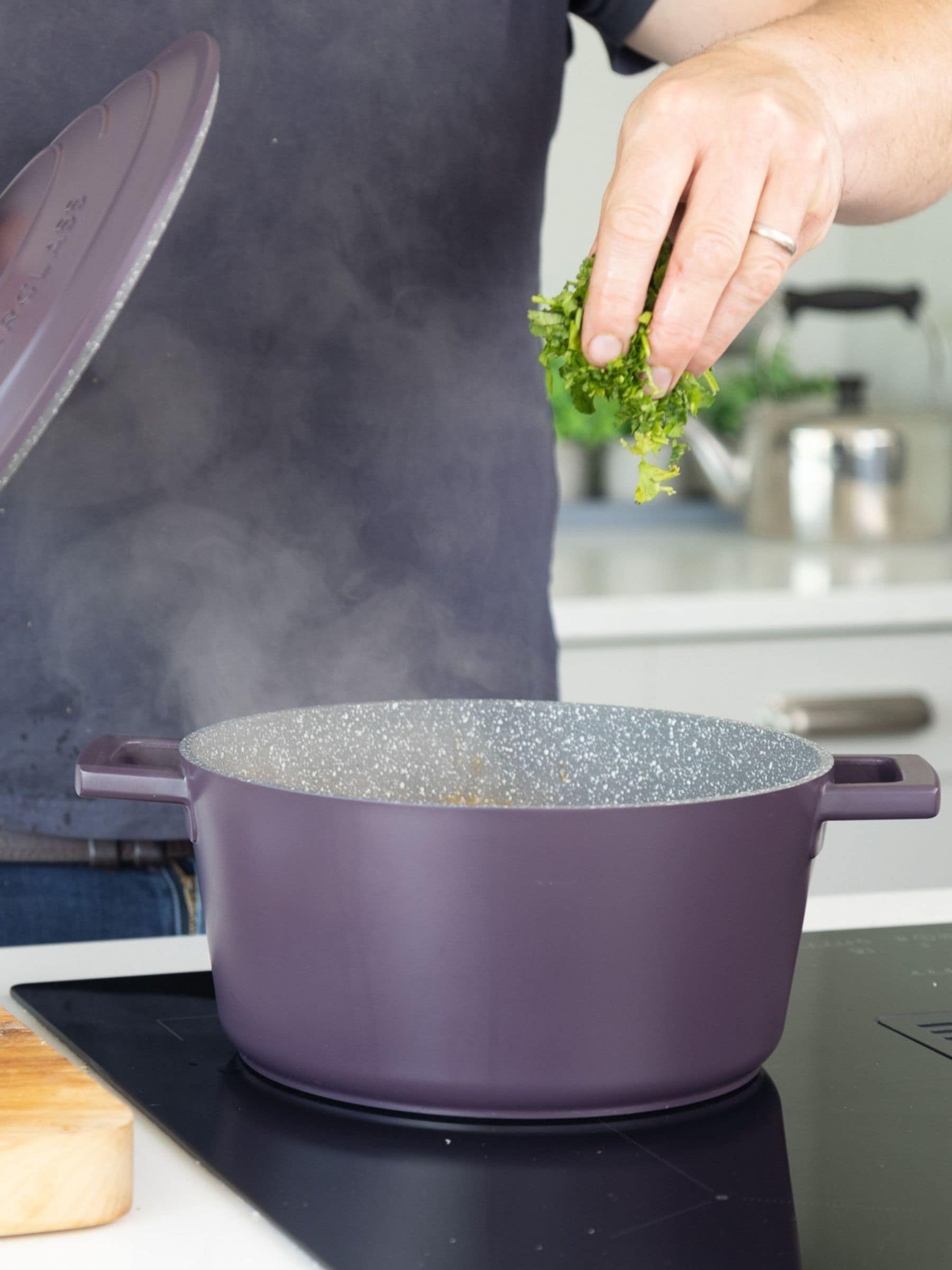 Masterclass Unisex Purple Small Casserole Dish With Lid 2.5L