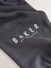 طقم من بنطلون رياضي وسويت شيرت بقصّة واسعة مُزيَّن بطبعة جرافيك من Baker By Ted Baker - Image 11 of 14