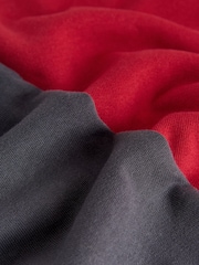 طقم من بنطلون رياضي وسويت شيرت بقصّة واسعة مُزيَّن بطبعة جرافيك من Baker By Ted Baker - Image 13 of 14