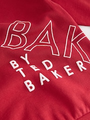 طقم من بنطلون رياضي وسويت شيرت بقصّة واسعة مُزيَّن بطبعة جرافيك من Baker By Ted Baker - Image 14 of 14