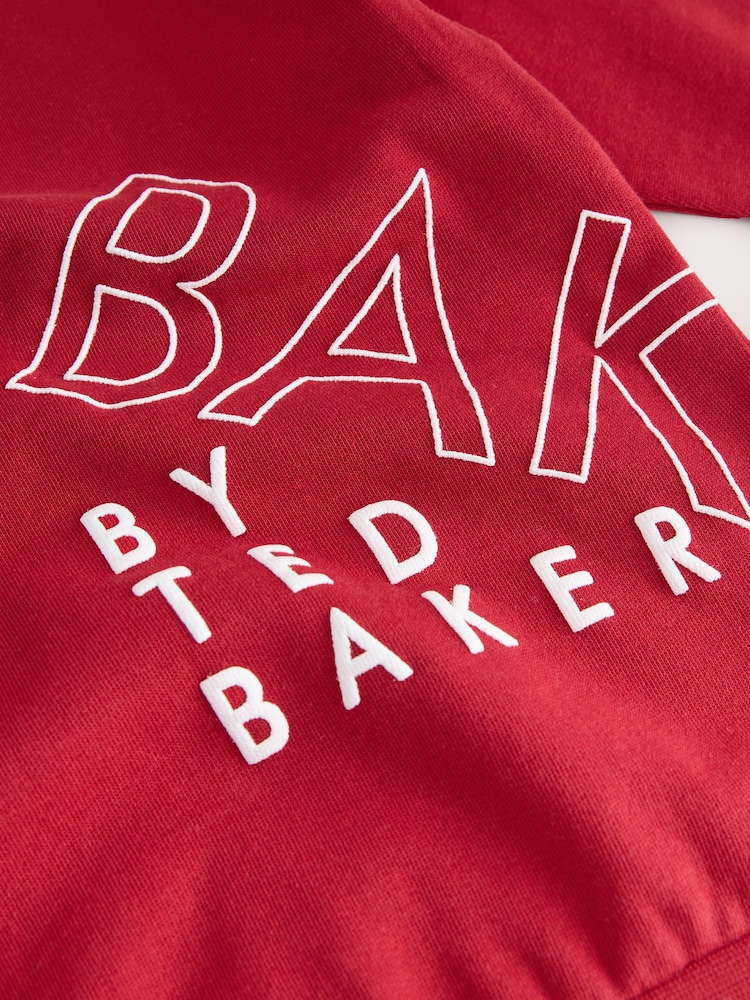 طقم من بنطلون رياضي وسويت شيرت بقصّة واسعة مُزيَّن بطبعة جرافيك من Baker By Ted Baker - Image 14 of 14
