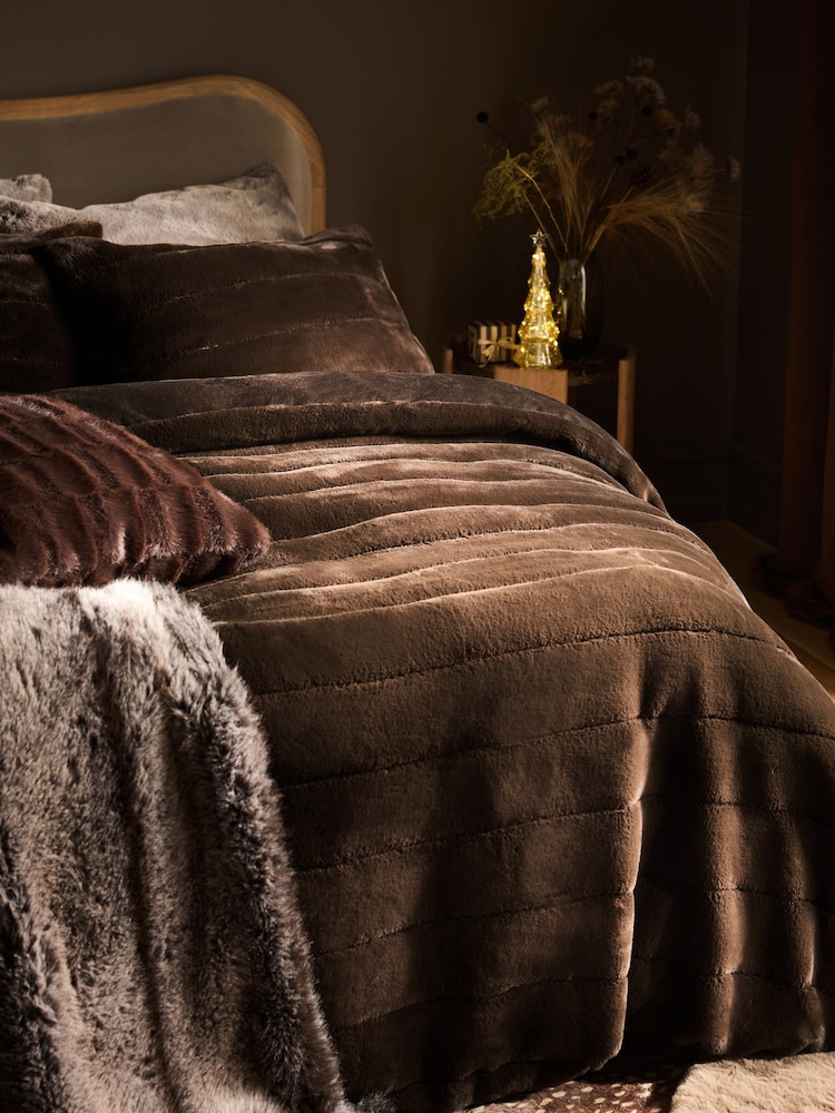 Chocolate Brown Plush Faux Fur Duvet Cover and Pillowcase Set - Image 2 of 4
