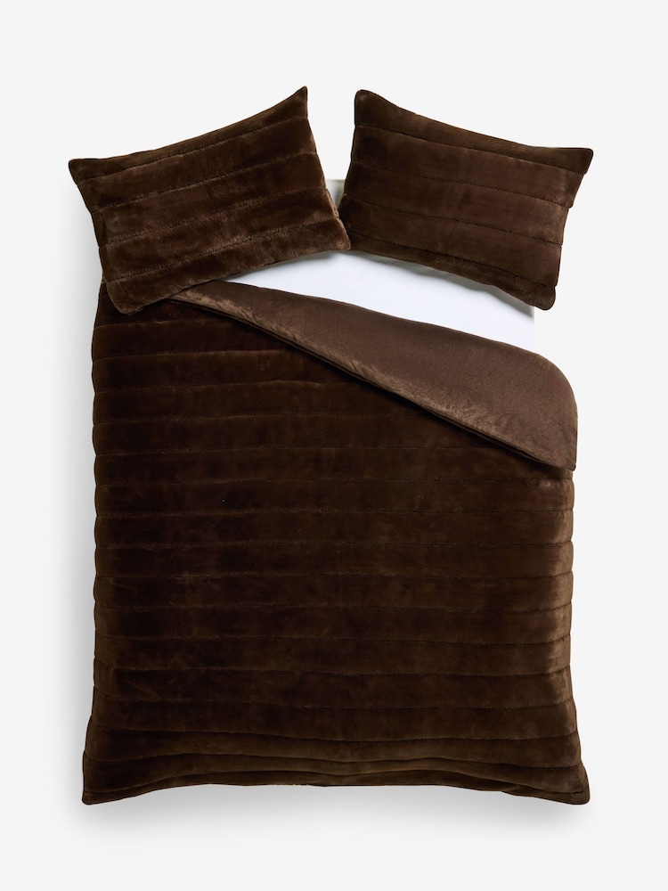 Chocolate Brown Plush Faux Fur Duvet Cover and Pillowcase Set - Image 4 of 4