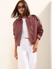 Rot - Friends Like These Bomberjacke aus Lederimitat - Bild 3 von 5