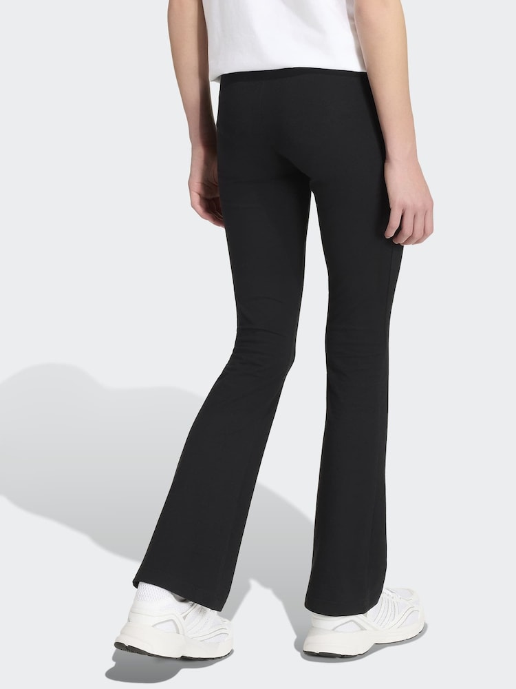 Negro - Leggings acampanados adidas Essentials - Imagen 2 de 6