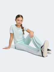 أخضر - تيشرت للأطفال رياضي بتصميم 3 خطوط تشكيلة Essentials من adidas - Image 3 of 6