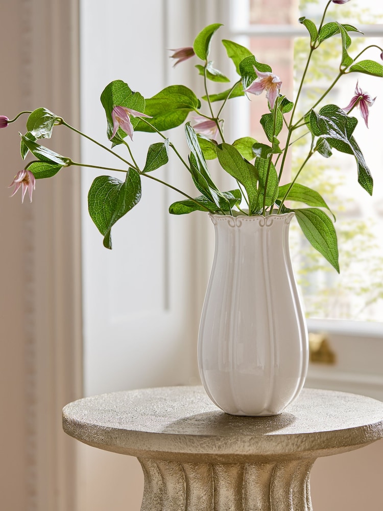 Vintage Style Embossed Rim Ceramic Vase - תמונה 1 מתוך 9 Vintage Style Embossed Rim Ceramic Vase - תמונה 1 מתוך 9