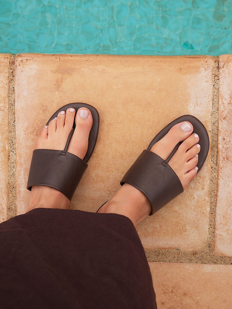 Marrón - Linzi Amara Toe Post Flat Sandals - Imagen 1 de 5