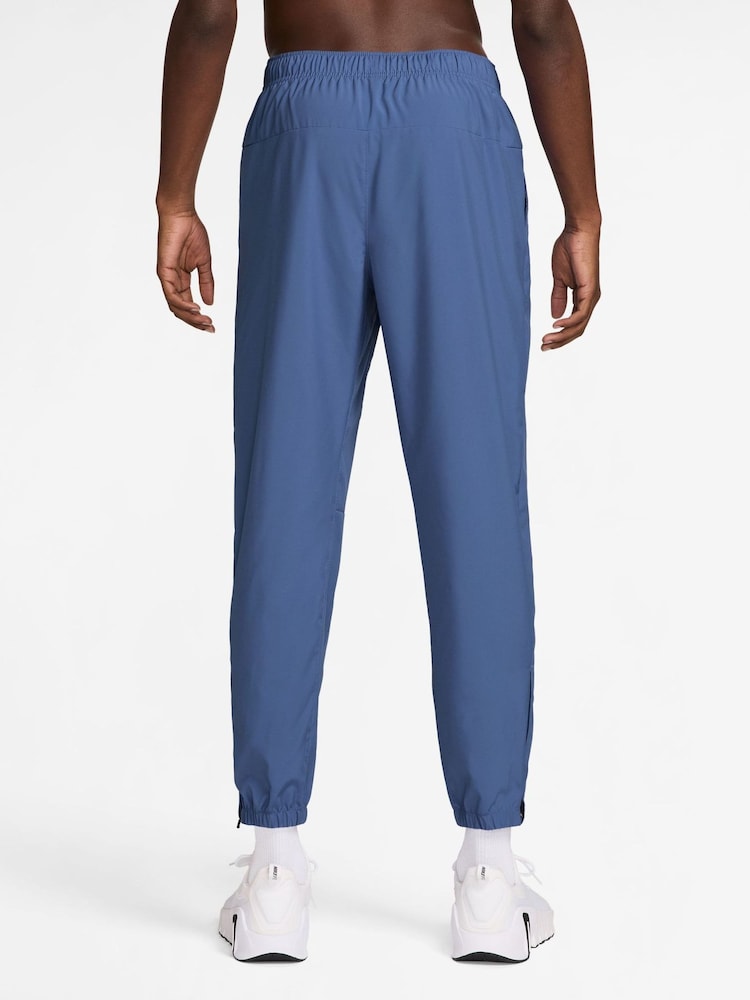 Indigo Storm Blue - بنطلون رياضي للتدريب بقصّة مائلة وتقنية Dri-FIT من Nike - صورة 2 من 4