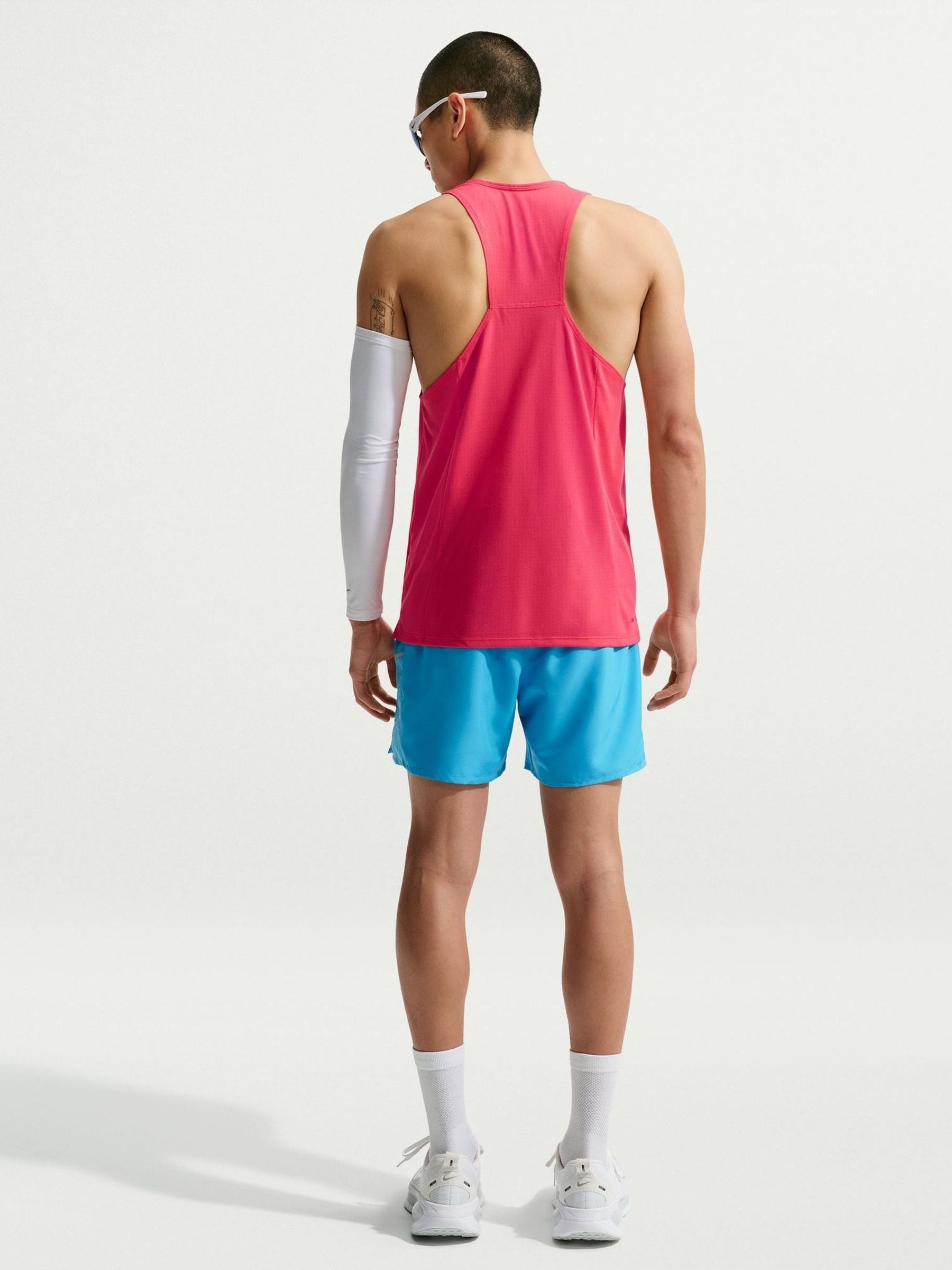 Next：日本 レッド - Nike Fast Dri-FIT ランニングシングレットタンク