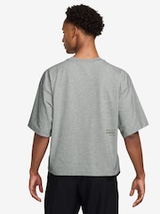 Gris humo - Camiseta de entrenamiento de manga corta Nike Dri-FIT - Imagen 2 de 3