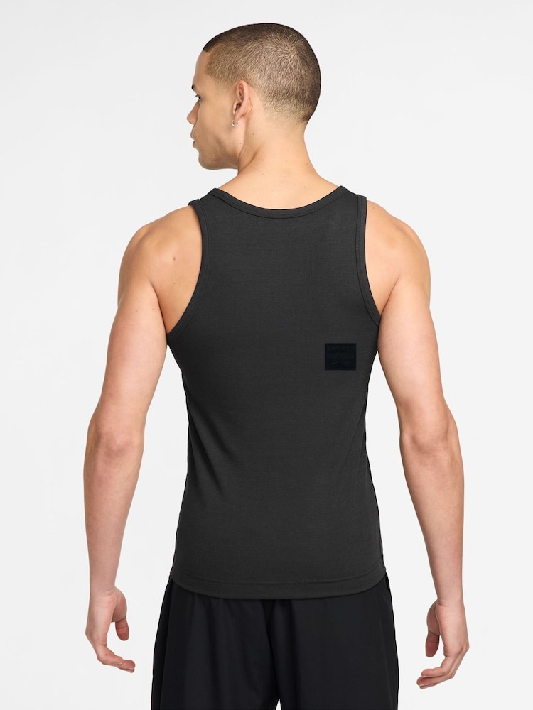 Czarny - Nike Athletic Club Ribbed Training Vest - Obraz 2 z 3 Czarny - Nike Athletic Club Ribbed Training Vest - Obraz 2 z 3