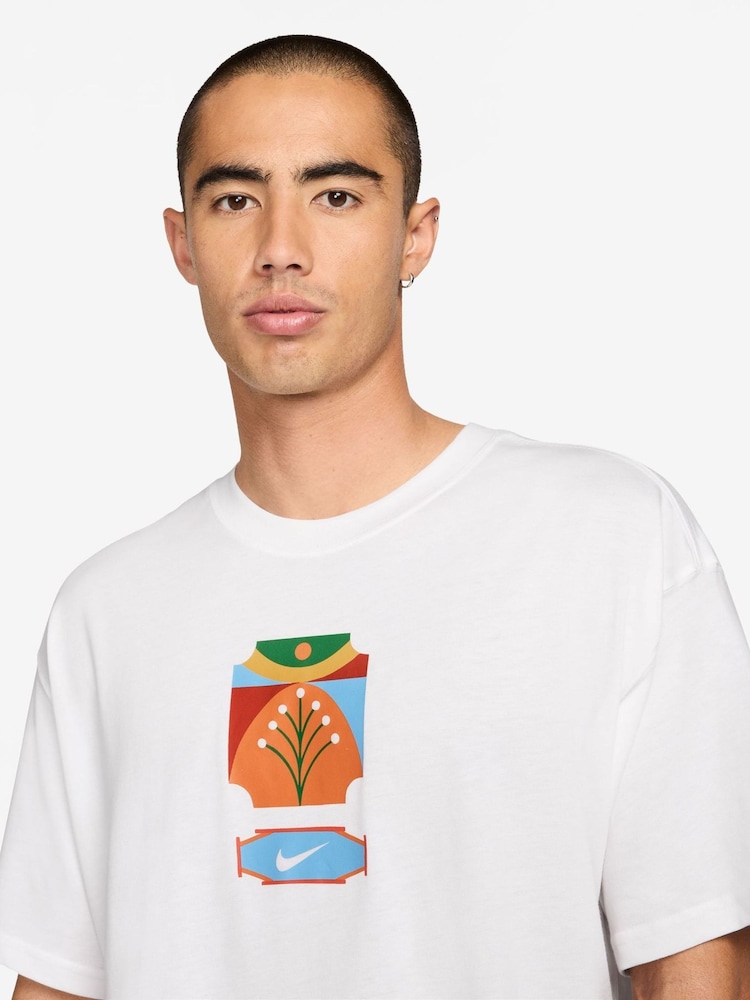 Nike White Sportswear T-Shirt - Image 3 of 3 Nike White Sportswear T-Shirt - Image 3 of 3