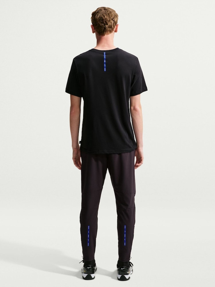 Nike Black Chelsea Football Club Men's Nike City T-Shirt - Image 2 of 6 Nike Black Chelsea Football Club Men's Nike City T-Shirt - Image 2 of 6