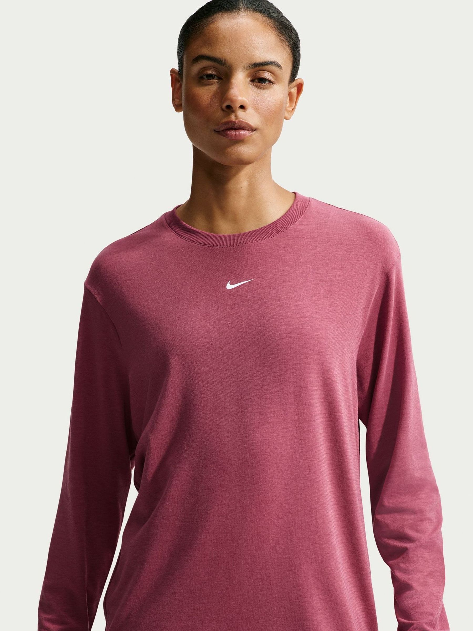 Next：日本 ピンクスモーク - Nike One リラックス Dri-FIT 長袖