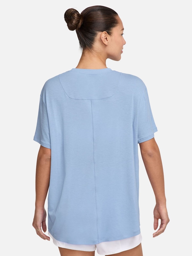 Azul hidrógeno - Camiseta de manga corta One Relaxed Dri-FIT de Nike - Imagen 2 de 3 Azul hidrógeno - Camiseta de manga corta One Relaxed Dri-FIT de Nike - Imagen 2 de 3