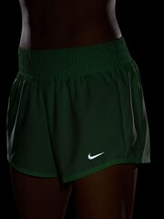 Зелений - Nike One Dri-FIT Mid Rise 3 дюймові шорти з підкладкою - Image 5 of 5