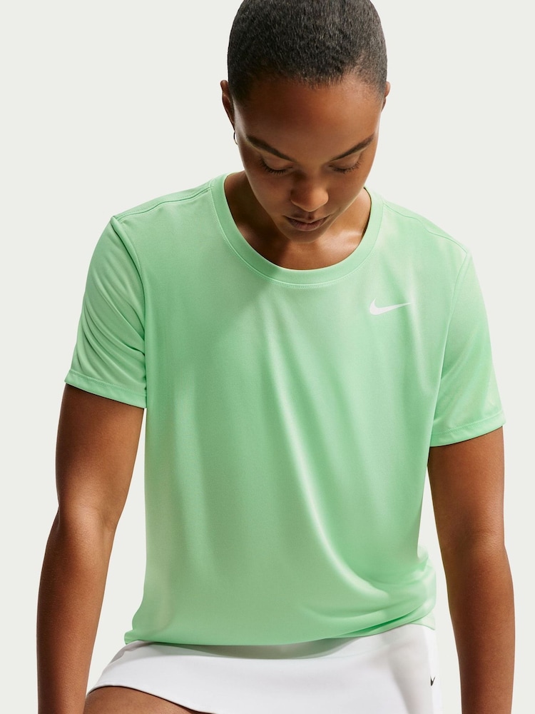 أخضر - تي شيرت Dri-FIT من Nike - صورة 5 من 5 أخضر - تي شيرت Dri-FIT من Nike - صورة 5 من 5