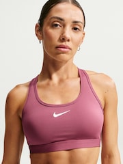 Çəhrayı Duman - Nike Swoosh orta Dəstəkli Yastıqlı İdman Büstqalteri - 5şəkildən 4 şəkil